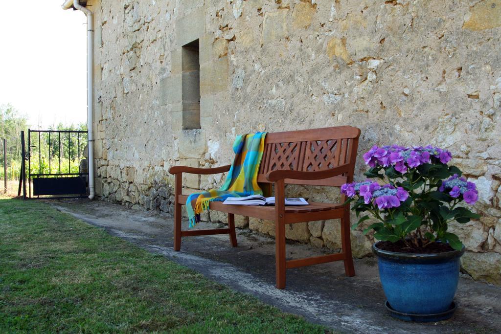 Bleu Raisin Bed and Breakfast Les Salles-de-Castillon Εξωτερικό φωτογραφία